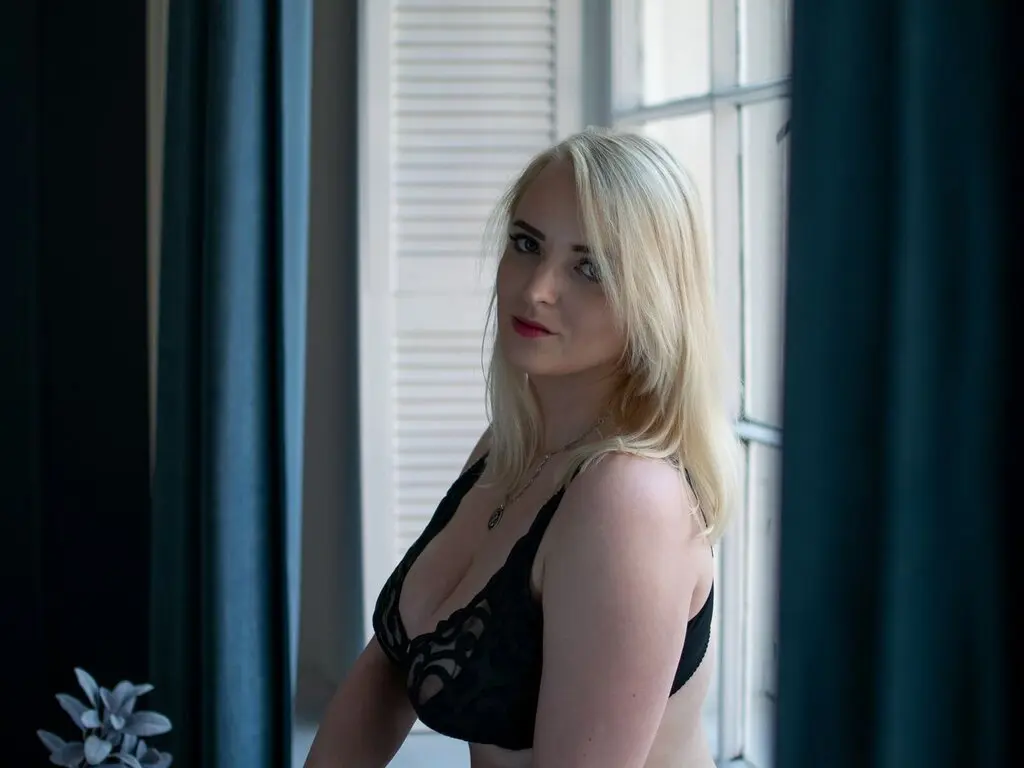 AiricQuinn's live cam