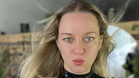 AmindaRobin's live cam