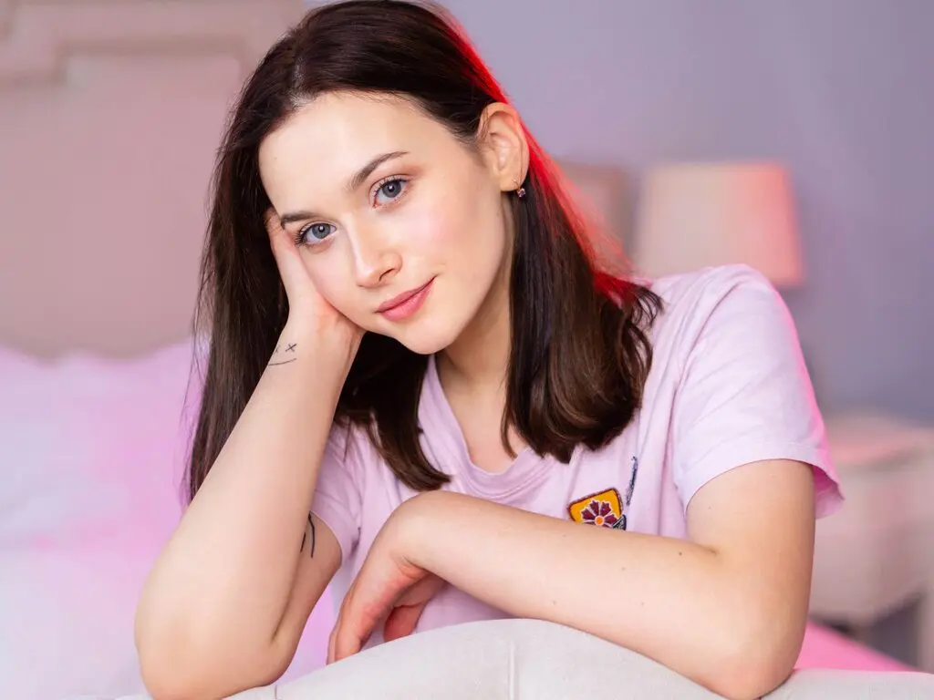 BellaMilton's live cam