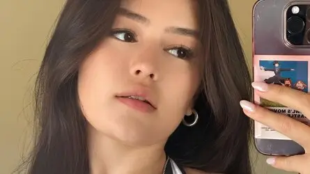 BelleBerisha's live cam