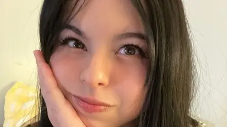 CurviiEmm's live cam