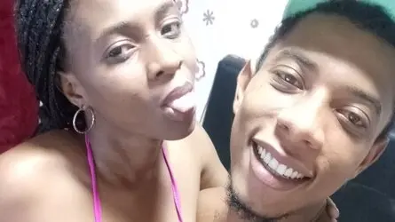 EmilyAndCristian's live cam