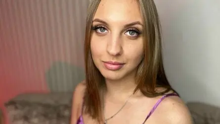 EmmaLiaz's live cam