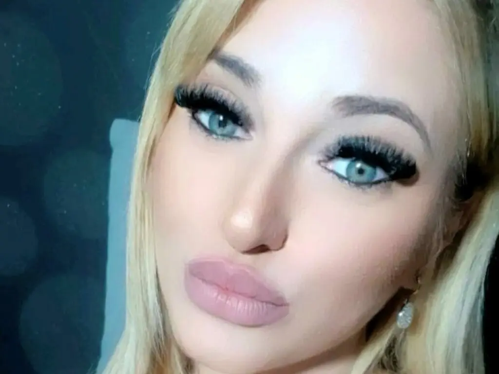 JuliaTenesse's live cam