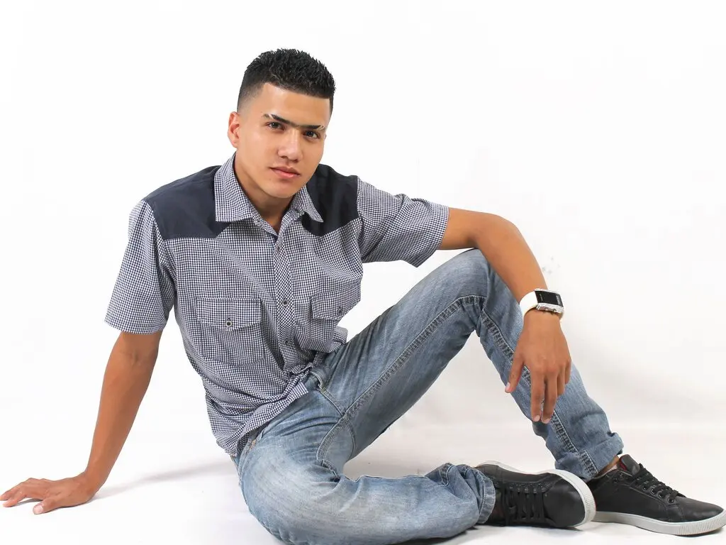 JulienDavis's live cam