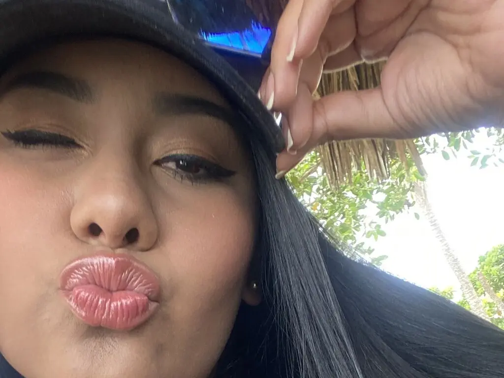KarinaGrant's live cam