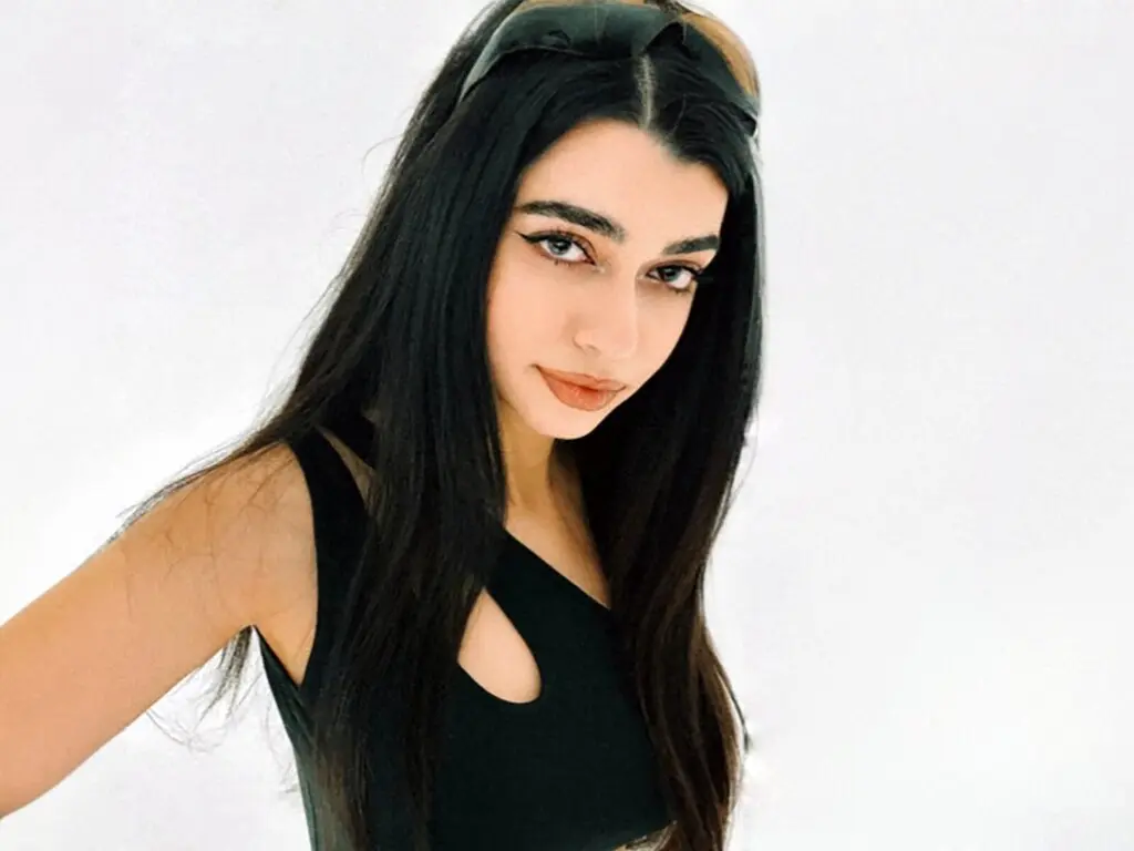 KylieJenier's live cam