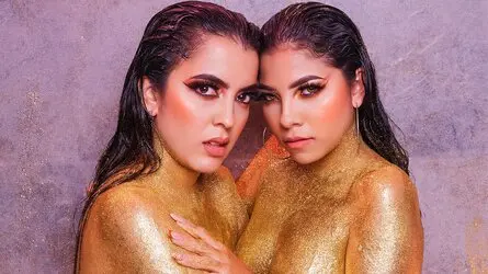 KymAndLanna's live cam