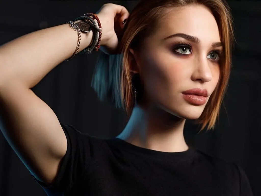 LeilaDean's live cam