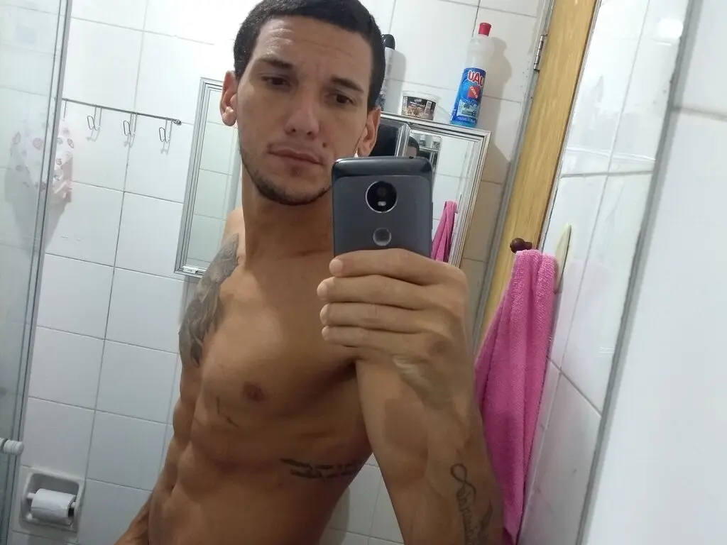 LeoniAthaydes's live cam
