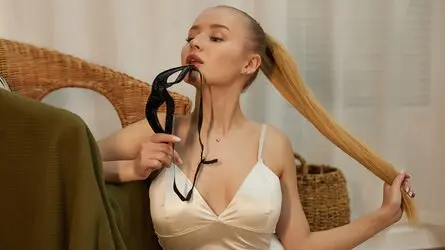 LouiseKarter's live cam