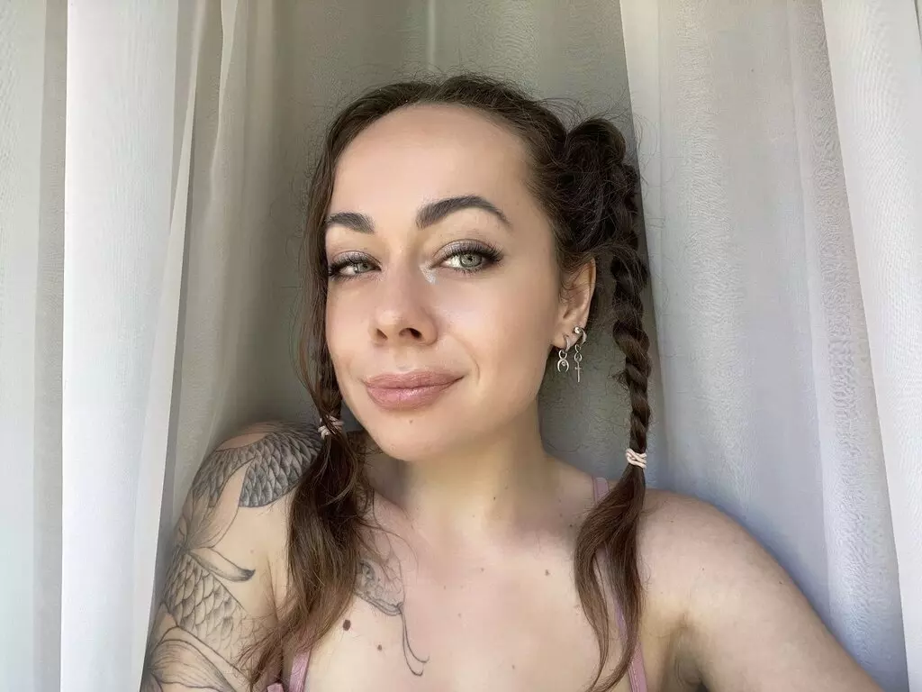 LucieLock's live cam