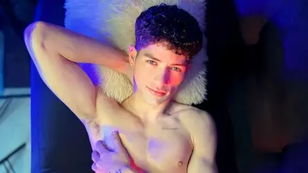 MattiaPetit's live cam