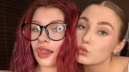 RinaApril's live cam