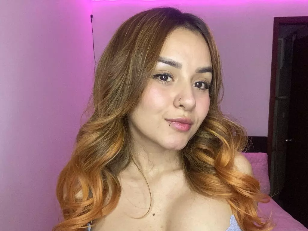 SarahDarko's live cam