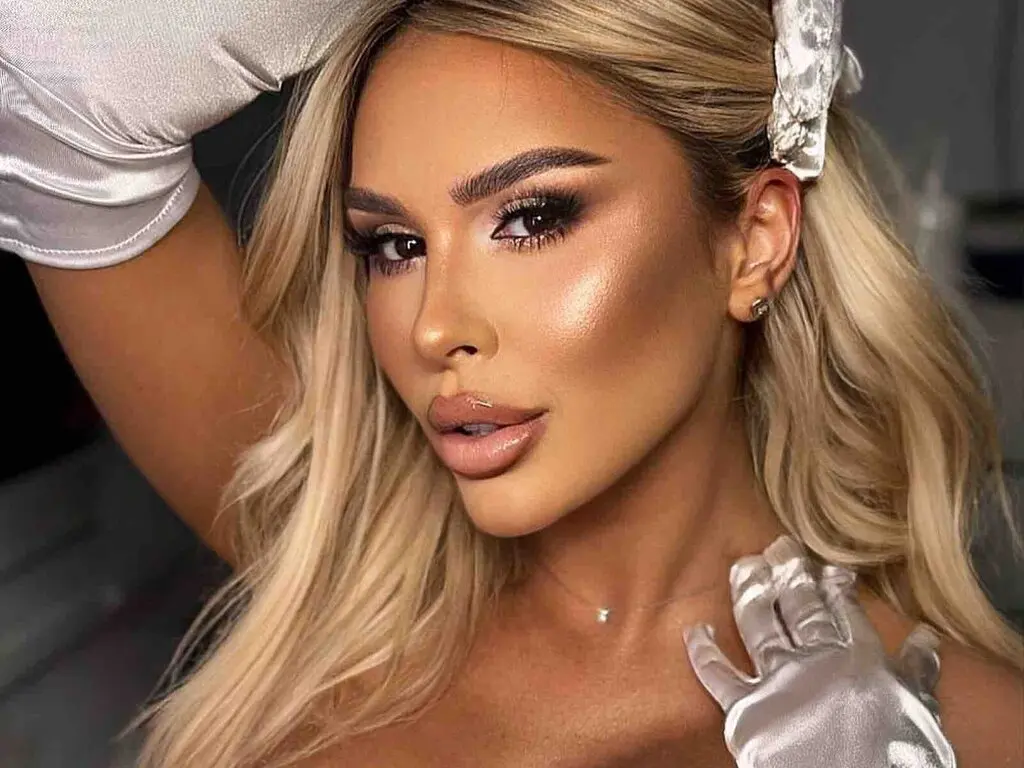 SelenaVoss's live cam