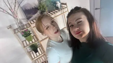 TawnaAndMayme's live cam